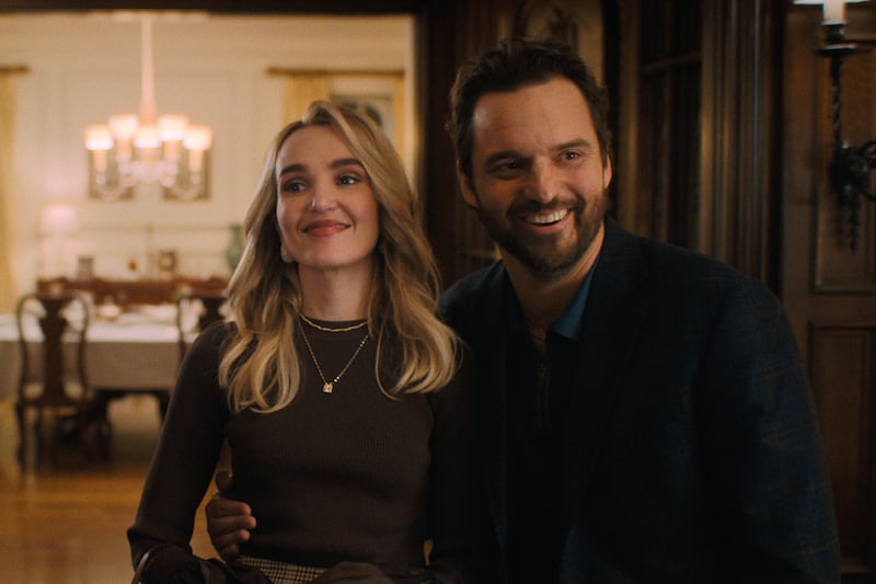 Chloe Fineman and Jake Johnson in The Dink.