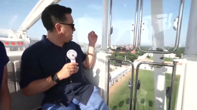 CBS Correspondent Ed O'Keefe attempts to stay cool on ferris wheel at the Great American State Fair during a heat wave.