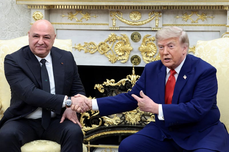 U.S. President Donald Trump shakes hands with Lebanese President Joseph Aoun during their meeting in the Oval Office at the White House in Washington, D.C., U.S., July 21, 2026. REUTERS/Evelyn Hockstein) REFILE - ADDING INFORMATION