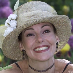 English West End Star Ruthie Henshall poses for photographers in a garden at the Chelsea Flower Show, London, May 21, 2001.