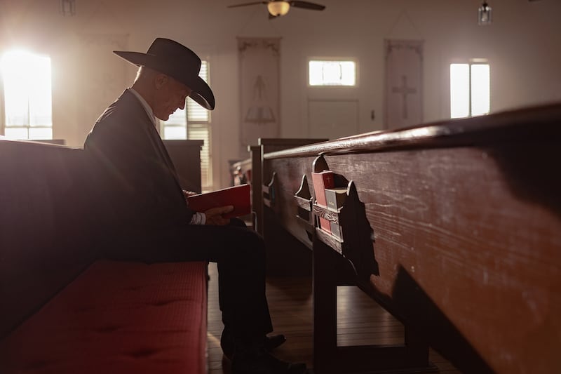 Ed Harris as Everett McKinney.